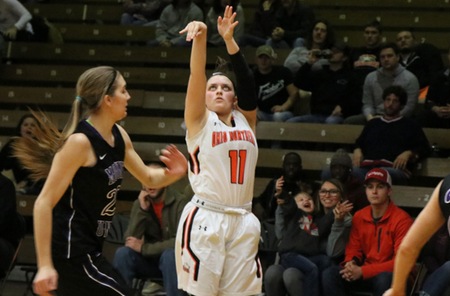 No. 10-ranked Women's Basketball wins 16th straight with 59-43 victory over Mount Union