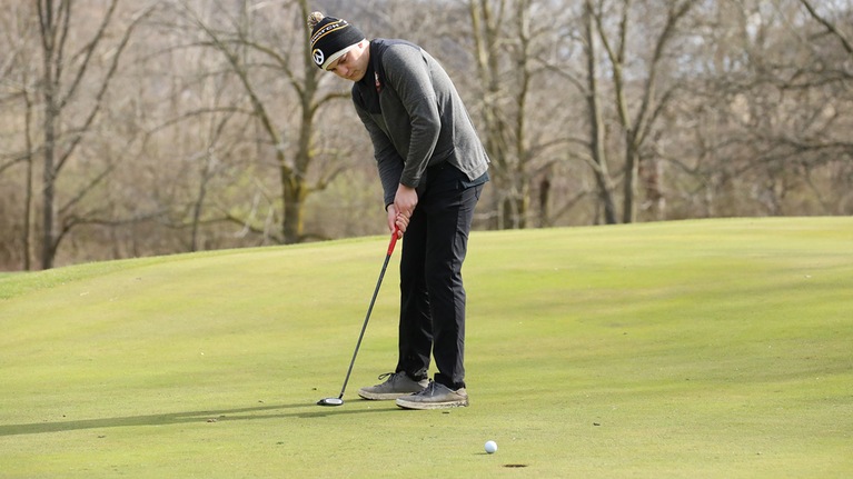 Men's Golf sits 7th of 11 after opening round of Polar Beaver Invitational