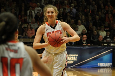 No. 5 Women's Basketball downs Lakeland (Wis.) 68-36 in First Round of NCAA III Tournament