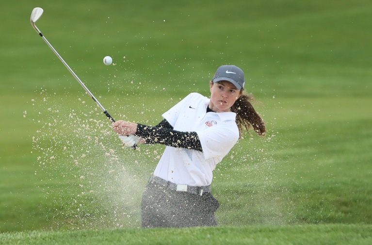 Women's Golf holds first round lead at OAC Championships; Top 4 individuals are all Polar Bears